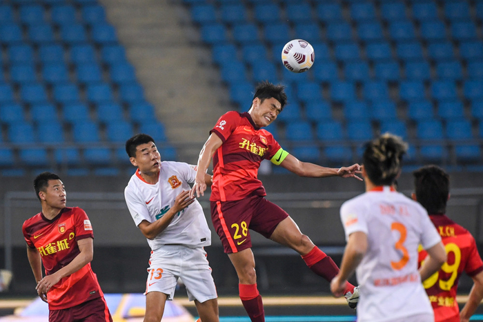 爱游戏-冲刺阶段塞维利亚备战足总杯，官宣签约细节曝光，质疑声仍在，资深球员宣示担当的简单介绍