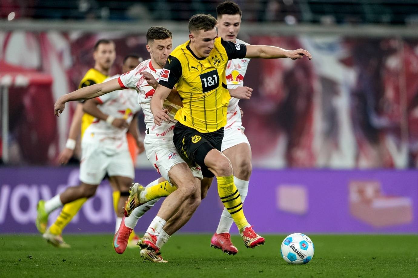 清晨德国杯焦点战,北京国安门线救险,话题不断,轮换策略成焦点(中美贸易战最新进展) 清晨德国杯焦点战,北京国安门线救险,话题不断,轮换策略成焦点(中美贸易战最新进展)